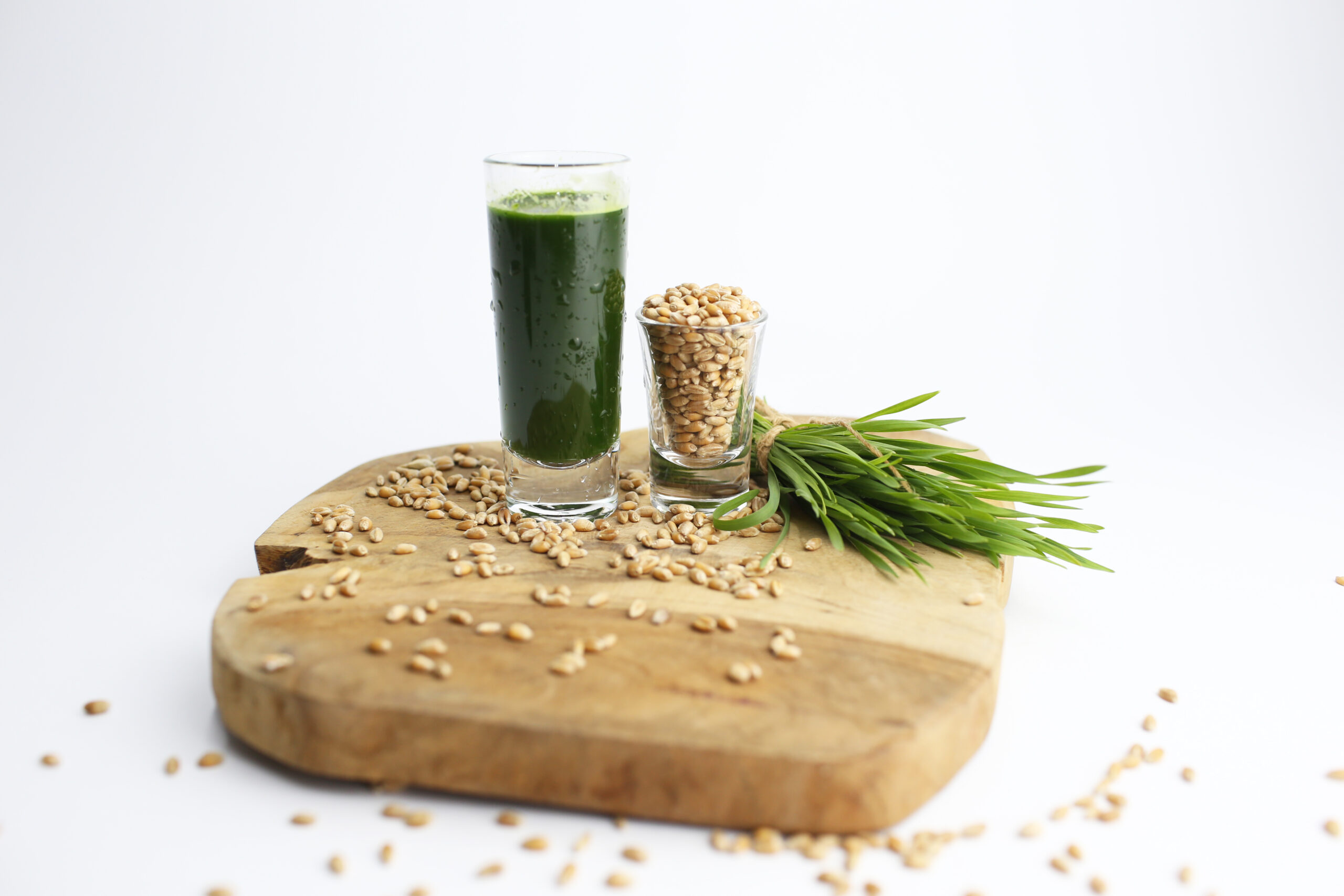 Sok z młodej pszenicy i mikrolistków – zdrowy napój